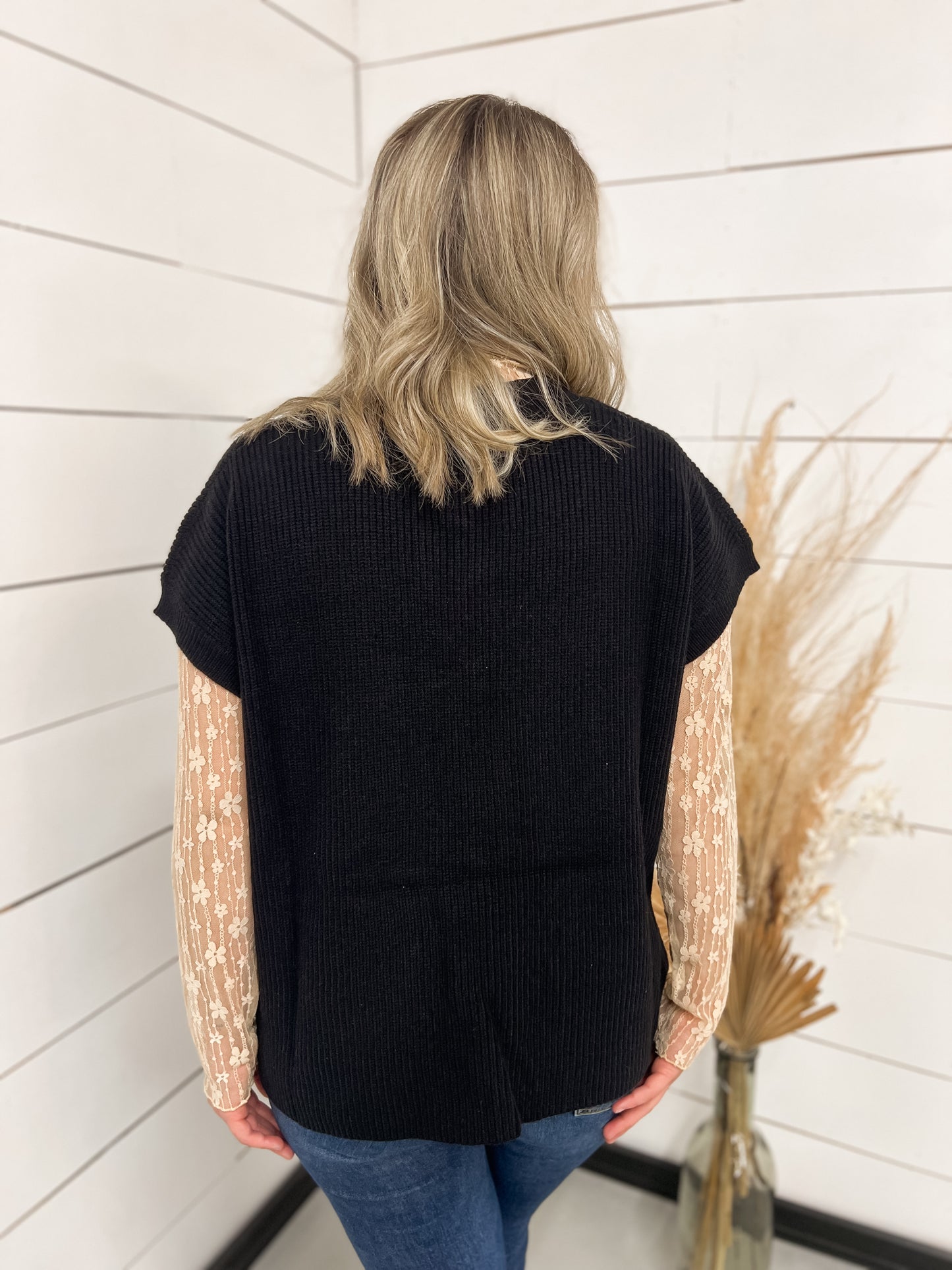 Kami Sleeveless Black Sweater